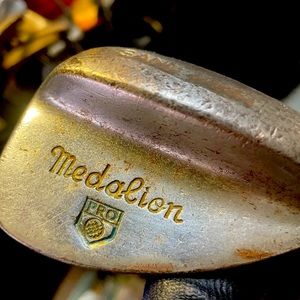 Medallion Pro Golf Sand Wedge
In right handed / steel shaft